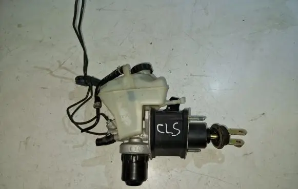 Mercedes-Benz CLS C219 Master brake cylinder 0204221045