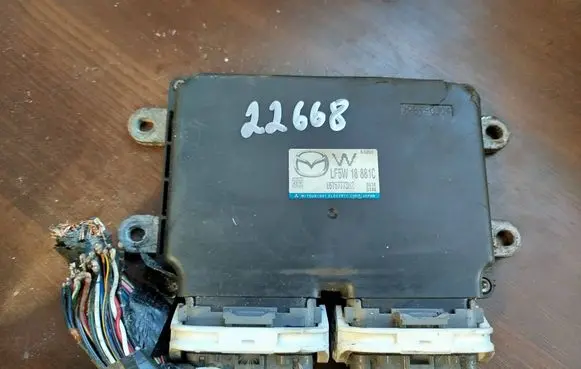 Mazda 3 I Engine control unit/module lf5w18881c e6t57773h2