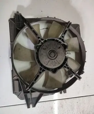 Radiator cooling fan shroud