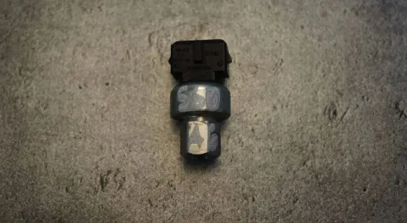 Volvo S60 Air conditioning (A/C) pressure sensor 31292004