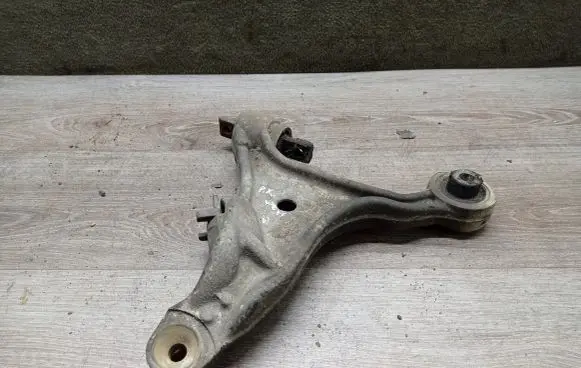 Volvo V70 Front lower control arm/wishbone 9492119