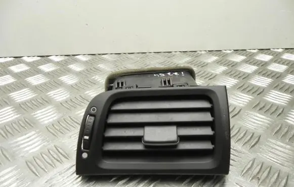 Rear air vent grill