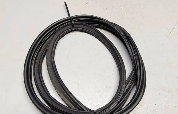 Toyota Yaris XP210 Trunk rubber seal (body) 