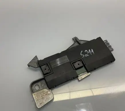 Mercedes-Benz E W211 Aerial antenna amplifier A2118700890 2118700890