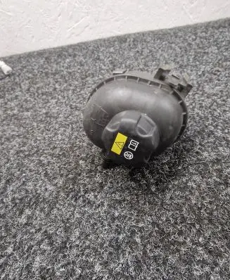 BMW X3 G01 Coolant expansion tank/reservoir 8610661