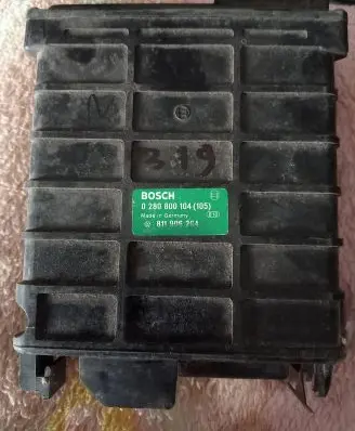 Volkswagen Golf III Engine control unit/module 811906264