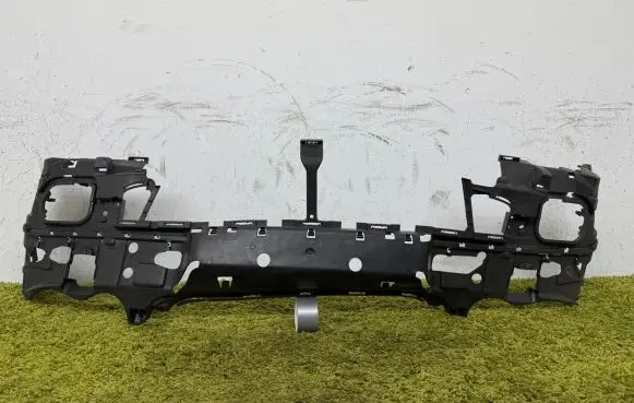 Mercedes-Benz C W203 Front bumper mounting bracket a2038850965 2038850965