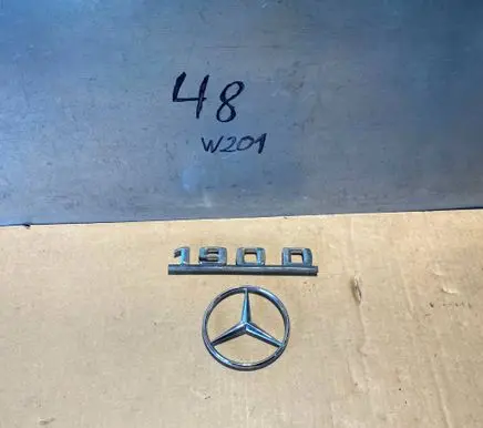 Mercedes-Benz 190 W201 Manufacturers badge/model letters 2018170615