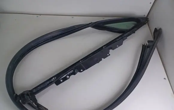 Mercedes-Benz E C207 W207 Rear side window A2076700339-MERC 2076700339 2076390643