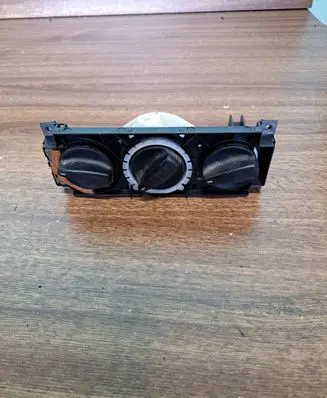 Volkswagen Golf III Climate control unit 1H0819045C 1H0820045C