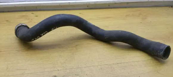 Mercedes-Benz E W211 Engine coolant pipe/hose