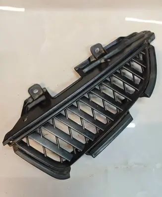 Mitsubishi Grandis Front bumper upper radiator grill MN145455