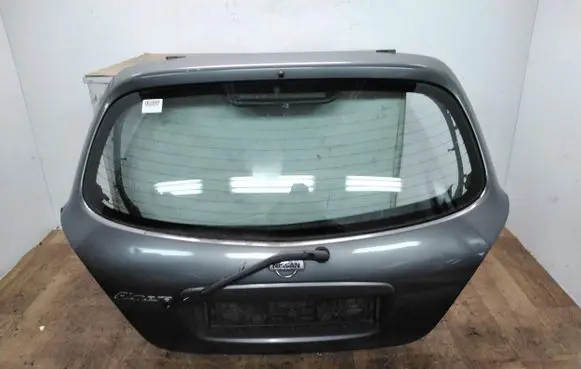 Nissan PickUp Tailgate/trunk/boot lid