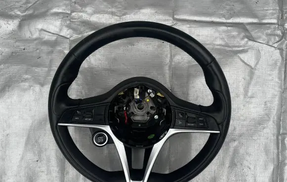 Alfa Romeo Giulia Steering wheel