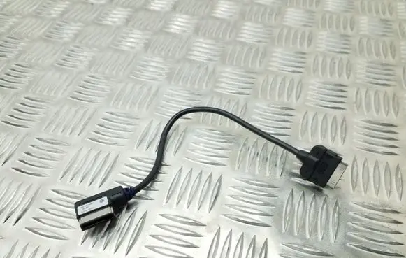 Volkswagen PASSAT B7 CD changer wiring 000051446C