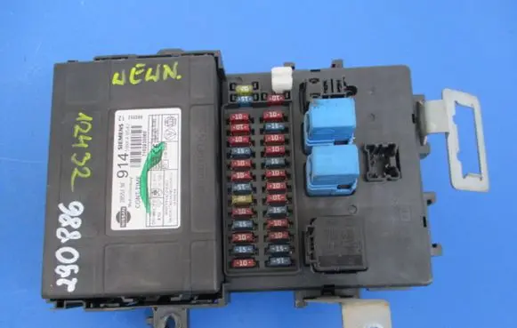 Nissan Primera Fuse box set