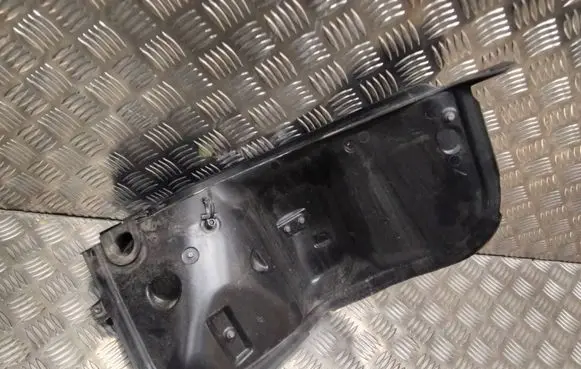 Volkswagen Touareg II Heat shield in engine bay 7P6819512 PA66GF30