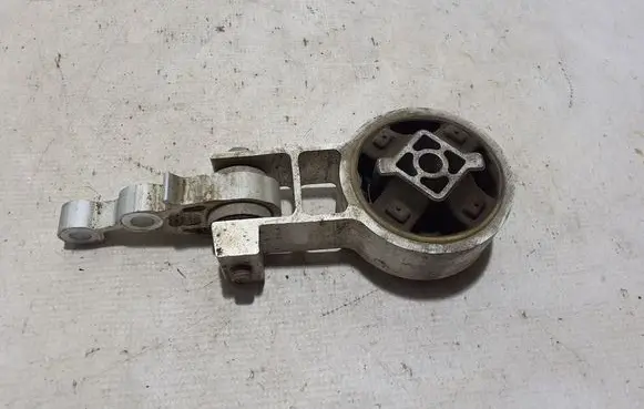 Engine mounting bracket