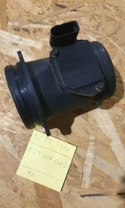 Audi A8 S8 D3 4E Mass air flow meter 057906461D