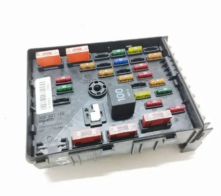 Volkswagen PASSAT B6 Fuse module 3C0937125 63592777