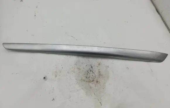 Mercedes-Benz ML W164 Dashboard glove box trim A1647300822