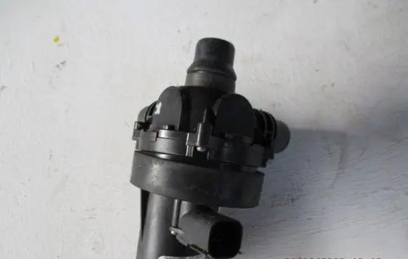 Jaguar I-Pace Water pump J9D38D108AC