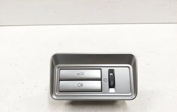 Jaguar XF Tailgate opening switch 8X2311654AB 03037010