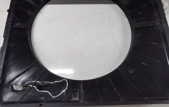 KIA Sorento Radiator cooling fan shroud