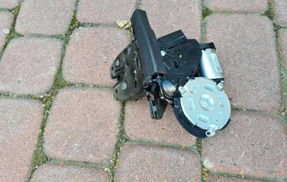 Opel Insignia B Tailgate/trunk/boot lock/catch/latch 13519125