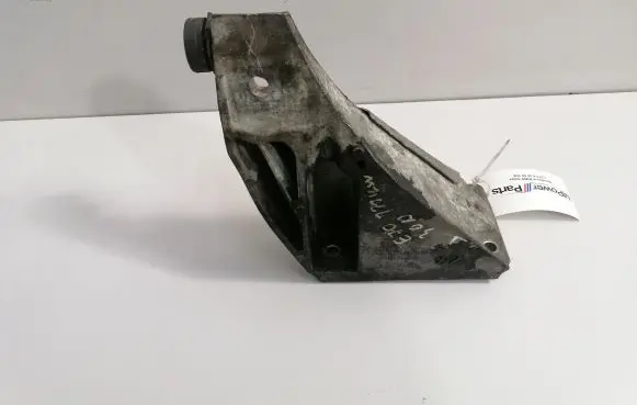 BMW X5 E70 Engine mounting bracket 6772680