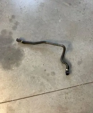 Engine coolant pipe/hose
