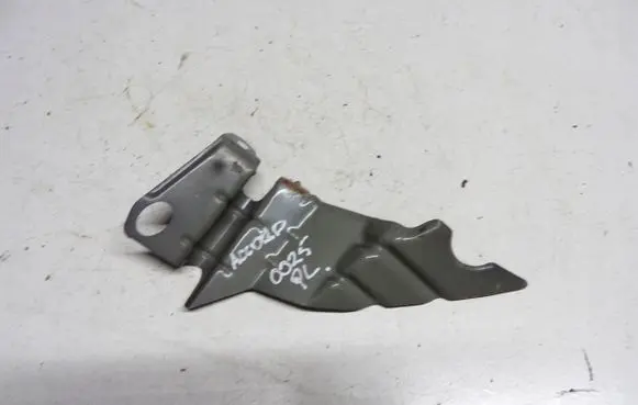 Honda Accord Fender mounting bracket moc01031905b