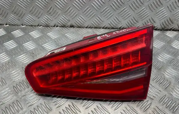 Tailgate rear/tail lights