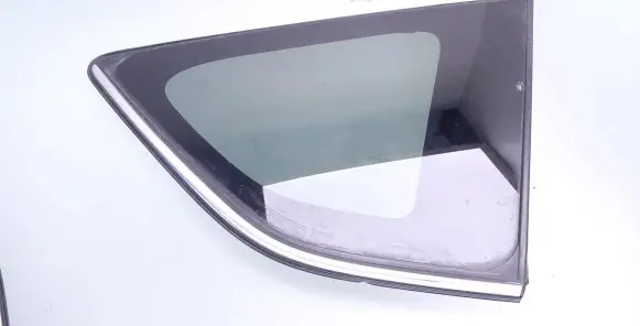 Toyota RAV 4 (XA40) Rear side window AS3