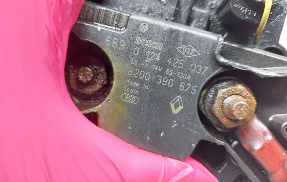 Renault Clio II Generator/alternator 0124425037 8200390675