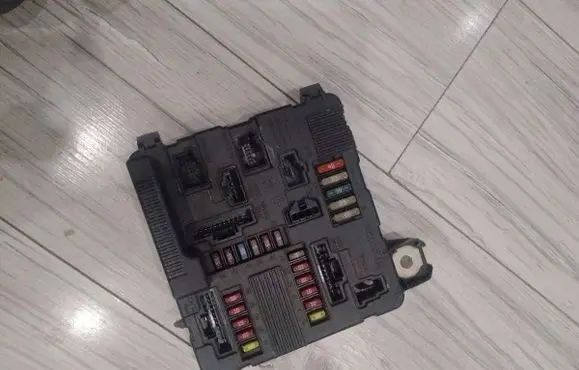 Renault Megane II Fuse box set 8200306032B