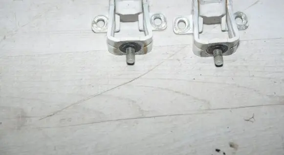 Tailgate/trunk/boot hinge