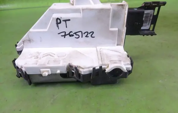 Peugeot Partner Rear door lock PSA828423