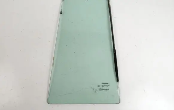 Jeep Commander Rear vent window glass 43R000262