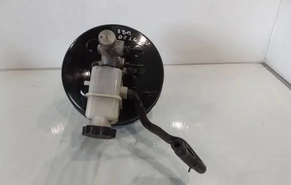 Hyundai i30 Brake booster 585001H200