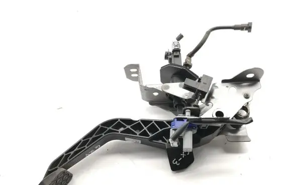Mazda CX-3 Clutch pedal 