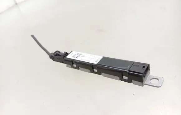 Volkswagen PASSAT B7 Aerial antenna amplifier 3AF035552E