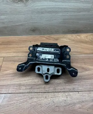 Volkswagen PASSAT B8 Engine mount bracket 5Q0199555AD 20112014