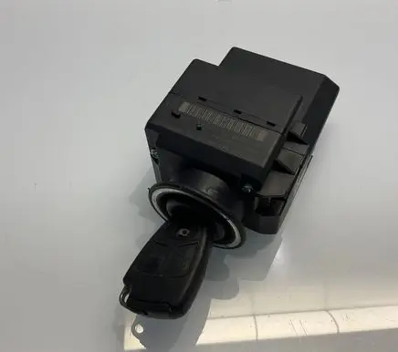 Mercedes-Benz C W203 Ignition lock 2035450608 33002155 A2035450608