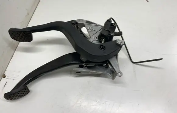 BMW 1 E81 E87 Pedal assembly 6761310