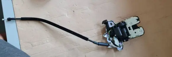 Loading door lock