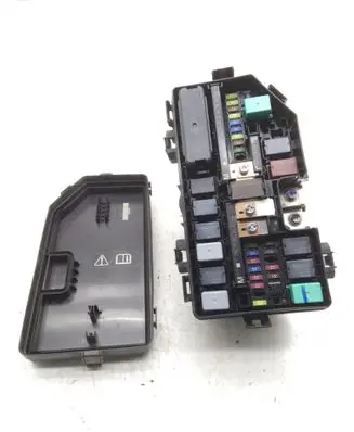 Honda CR-V Fuse module 230R200L4E