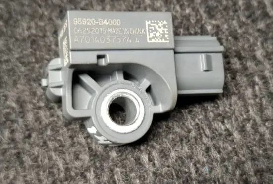 Hyundai Tucson TL Airbag deployment crash/impact sensor 95920B4000