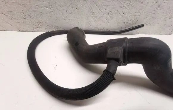 Mercedes-Benz C W203 Engine coolant pipe/hose 2035010782