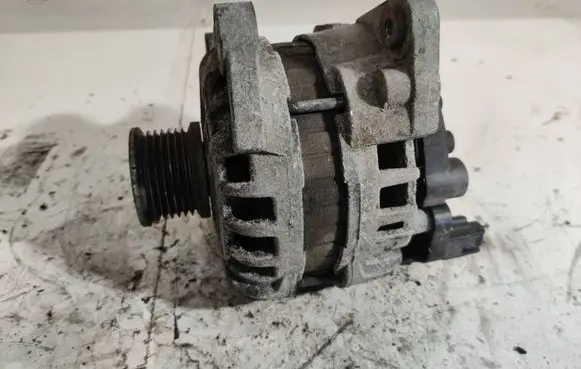 Dacia Logan II Generator/alternator 231008593R HS698